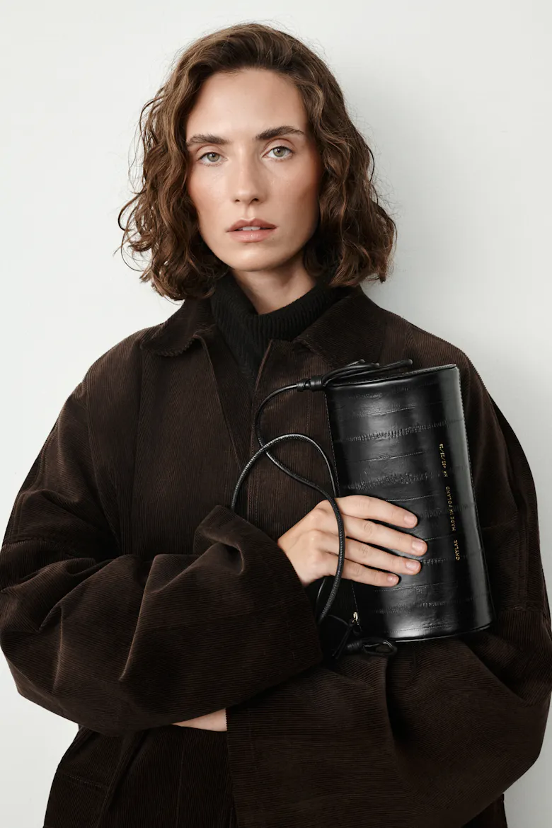 Barrel Shoulder Bag “black eel”