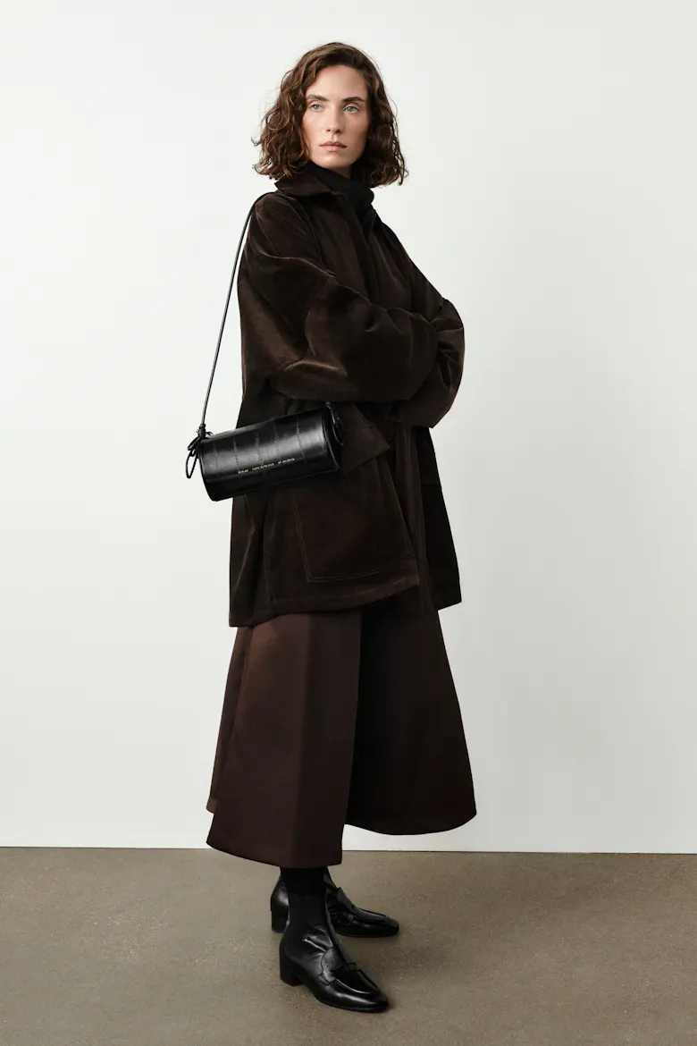 Barrel Shoulder Bag “black eel”