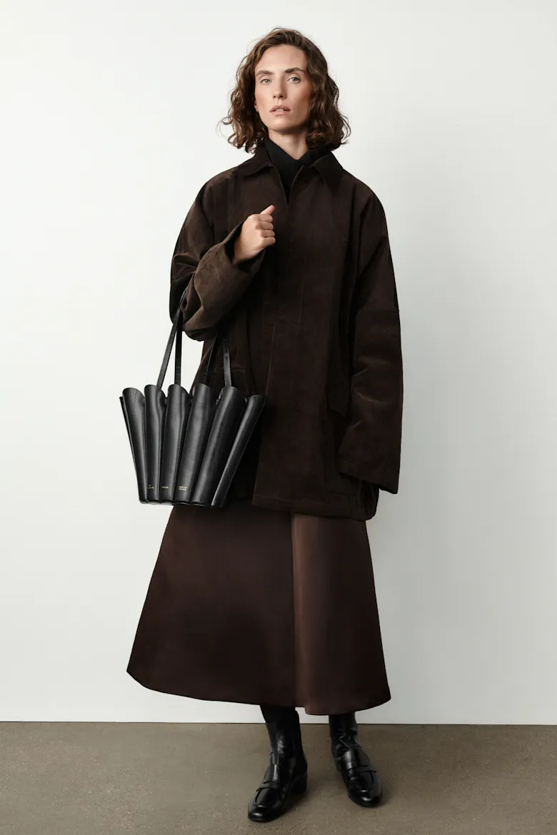 Shoulder Shell Bag “black eel”