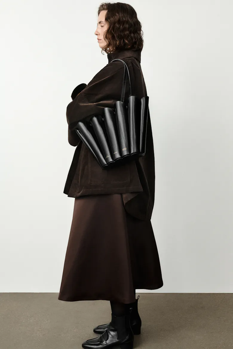 Shoulder Shell Bag “black eel”
