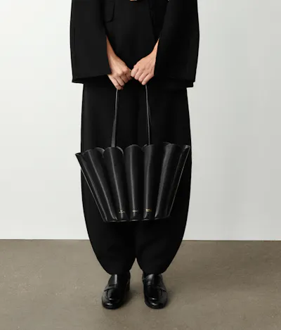 Shoulder Shell Bag “black eel”