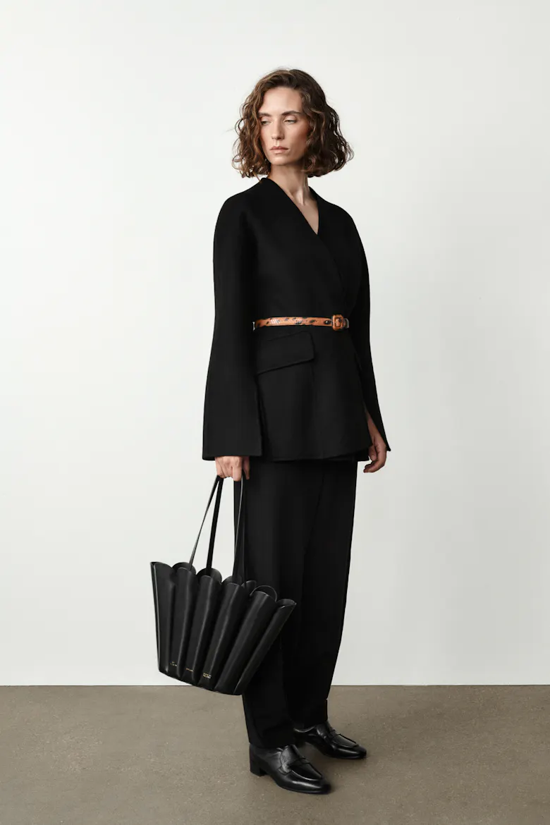 Shoulder Shell Bag “glossy black”