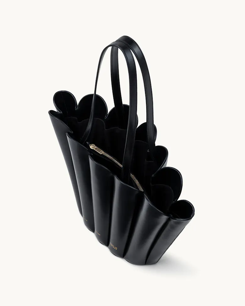 Shoulder Shell Bag “glossy black”