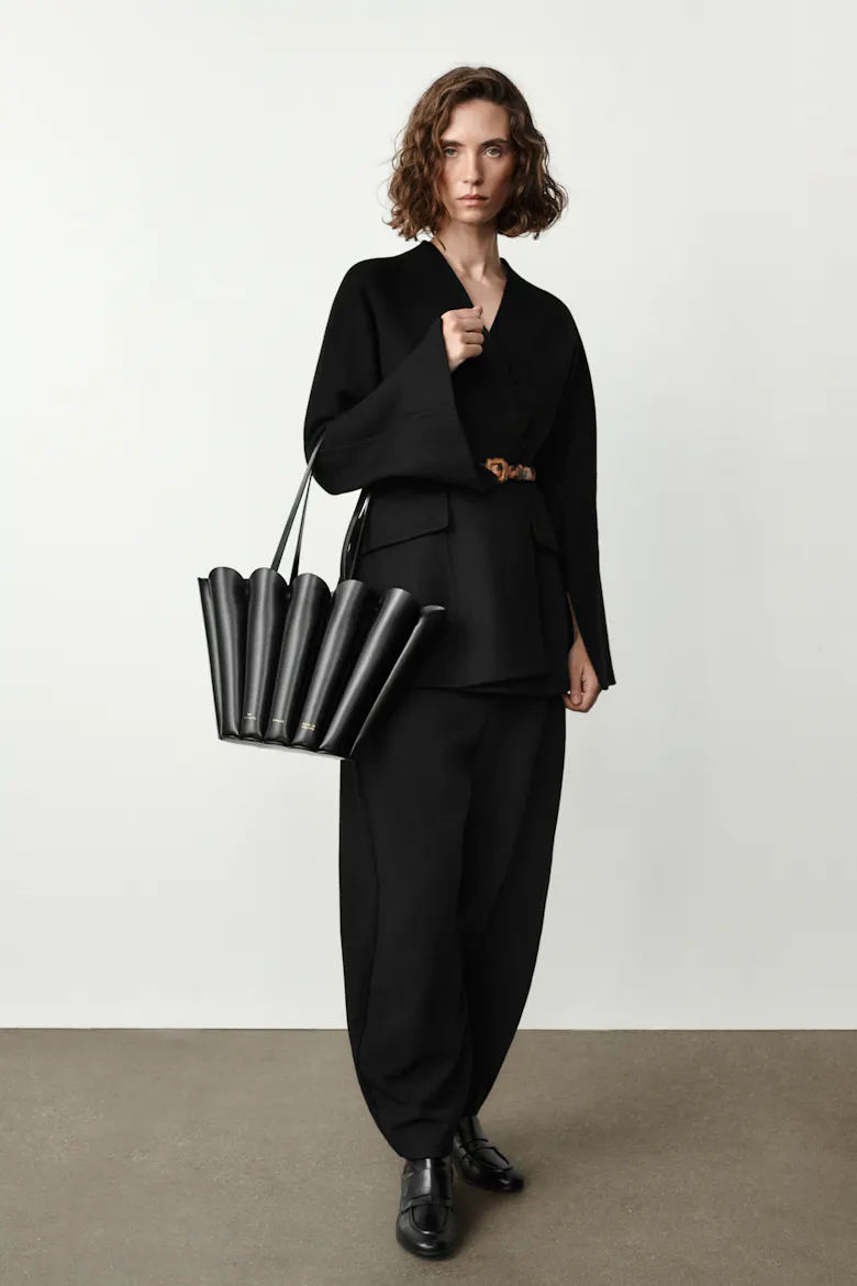 Shoulder Shell Bag “glossy black”