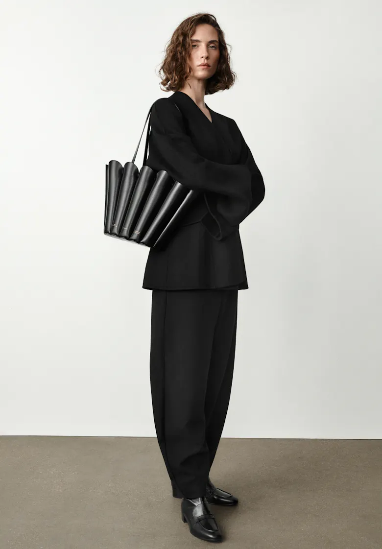 Shoulder Shell Bag “glossy black”