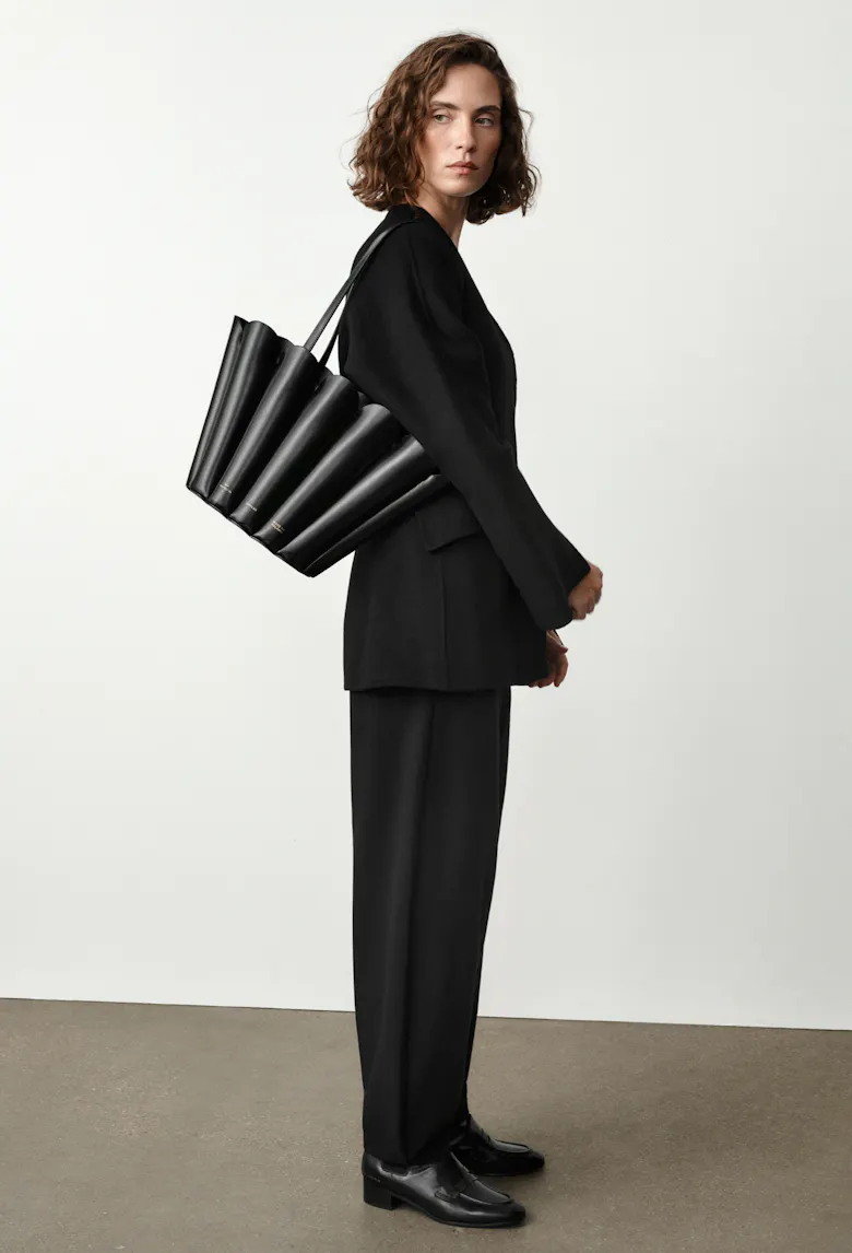Shoulder Shell Bag “glossy black”