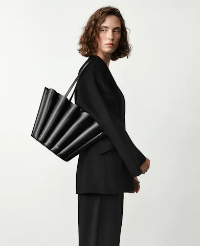 Shoulder Shell Bag “glossy black”
