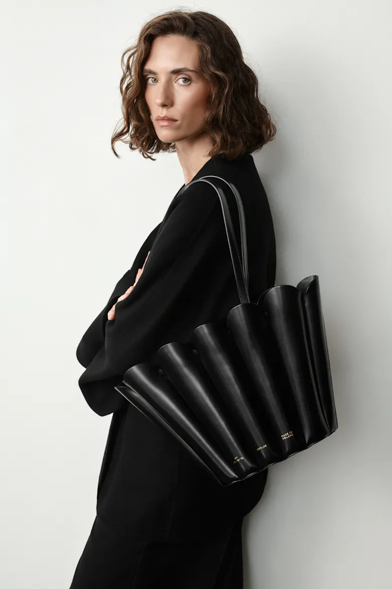 Shoulder Shell Bag “glossy black”