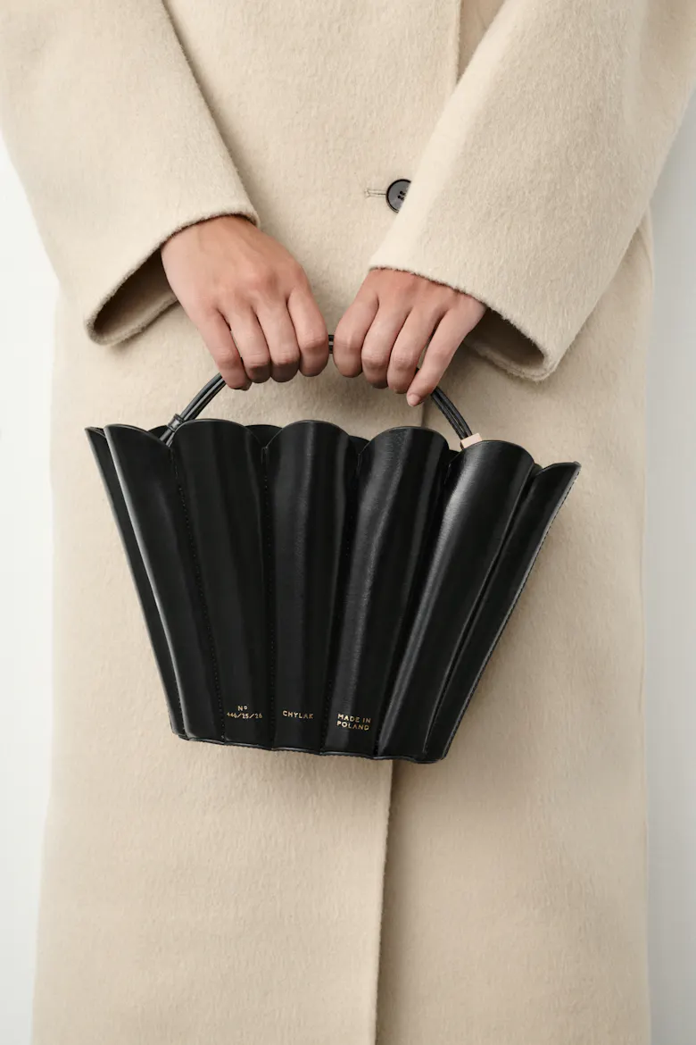 Small Shell Bag “glossy black”