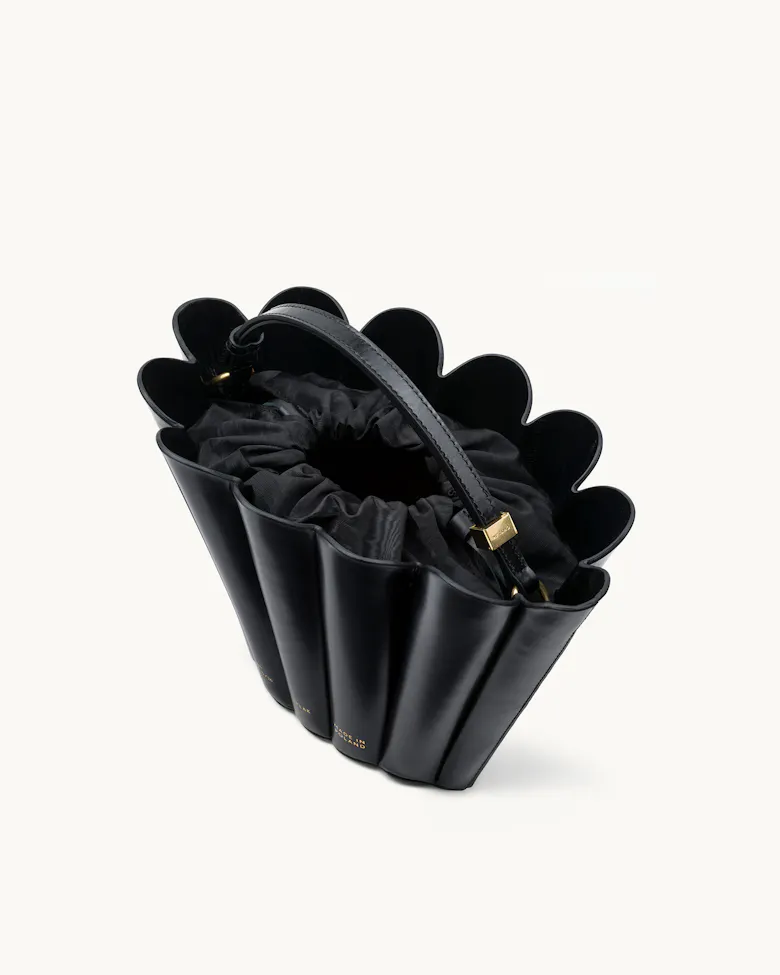Small Shell Bag “glossy black”